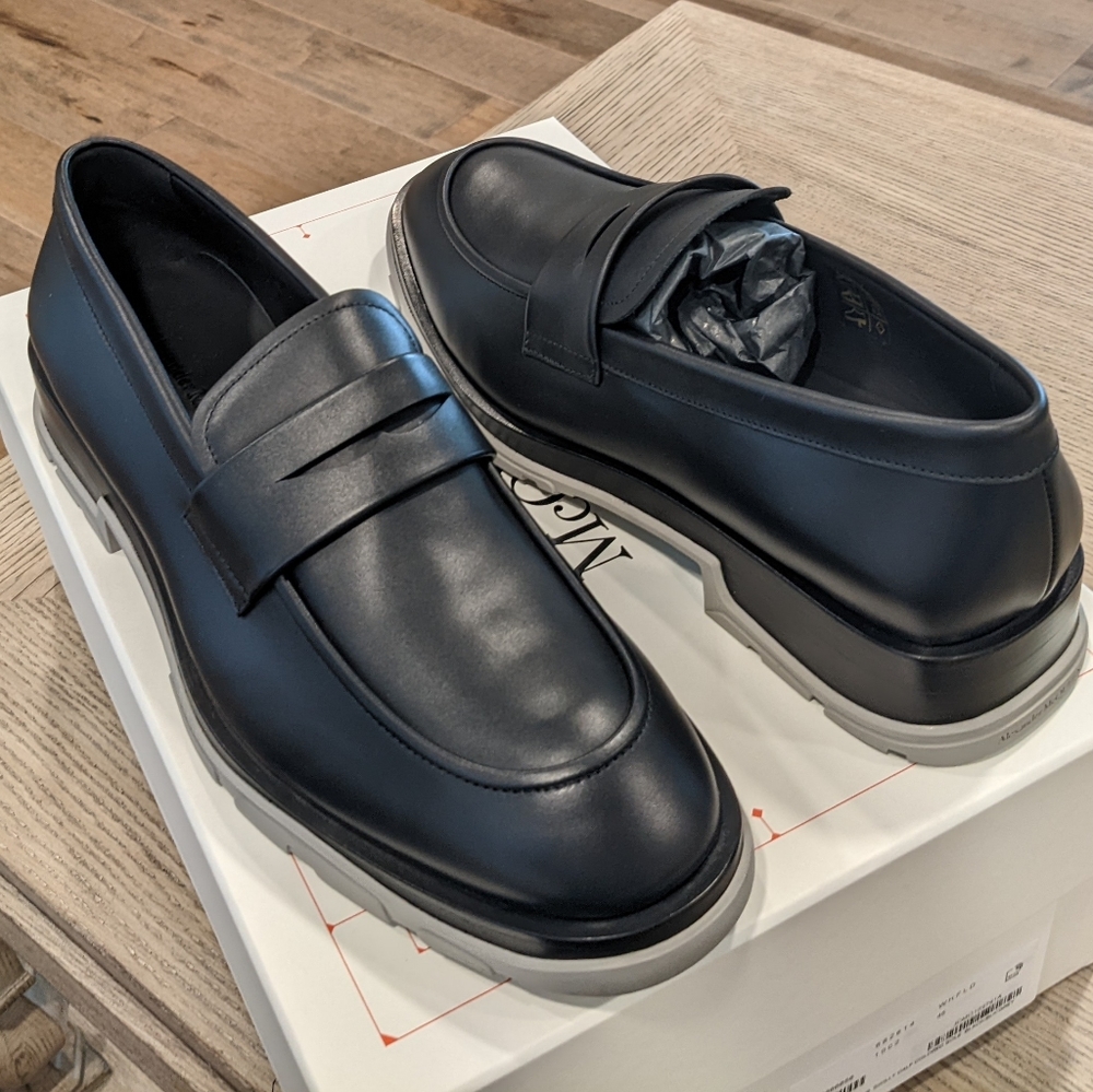 Mens Alexander McQueen "Swilly" Calfskin Leather Loafers Black